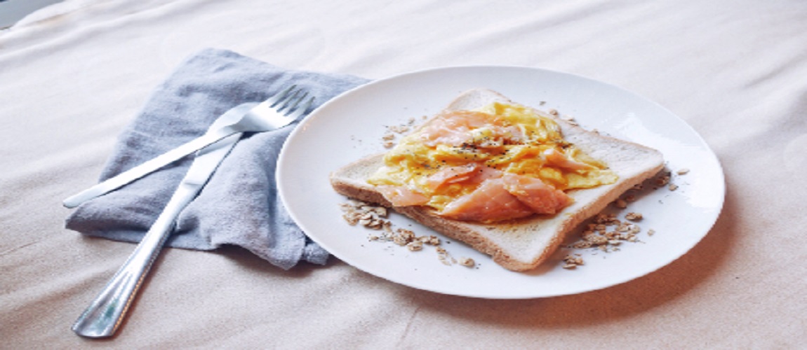 Lite breakfast with bread